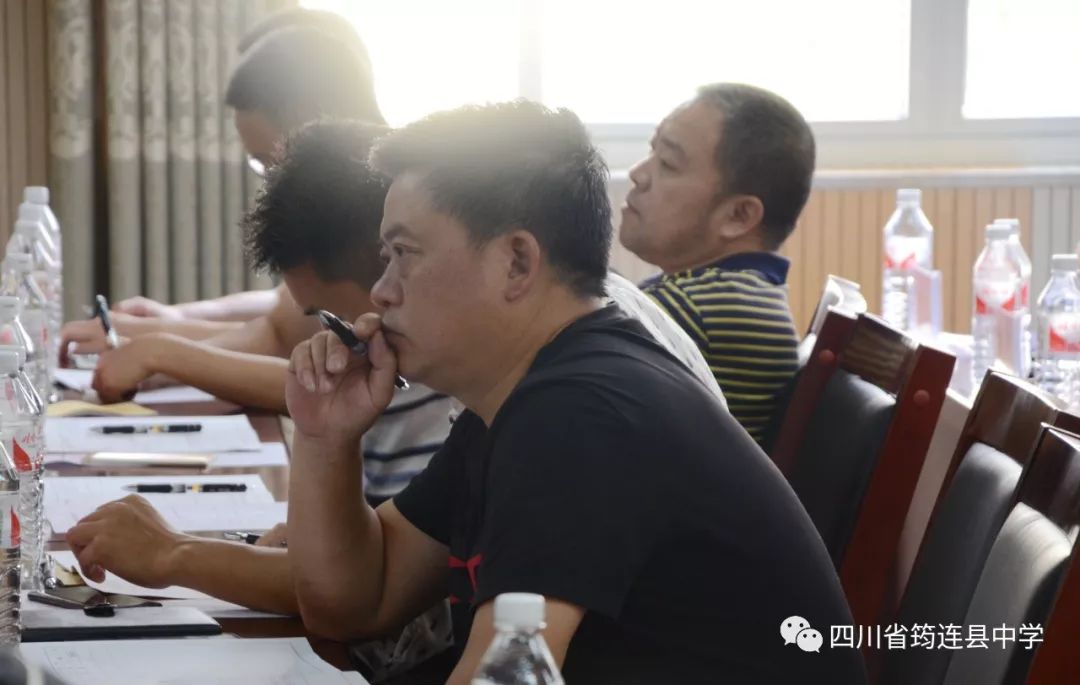 鑄魂育人 校長先行 ——筠連縣教體局舉行初中學(xué)校校長講思想政治課活動10.jpg