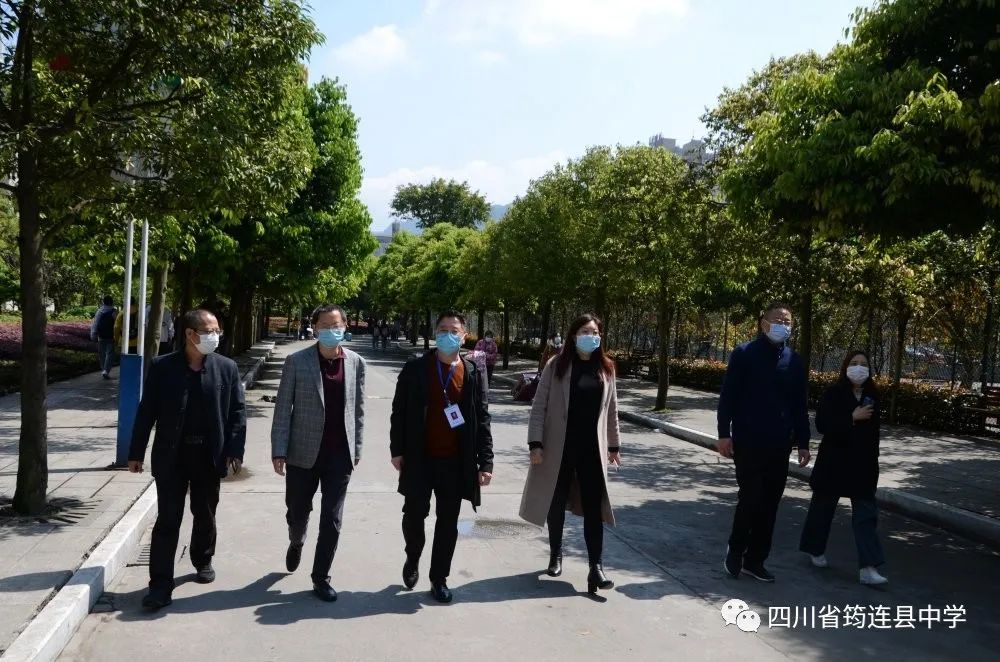 宜賓市政府教育督導(dǎo)辦主任張水一行檢查我開學(xué)復(fù)課工作1.jpg